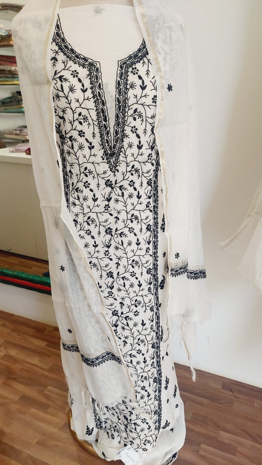 Lucknowi Chikan Chanderi