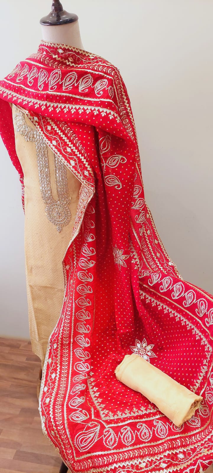 Zardozi Bandhani Glow