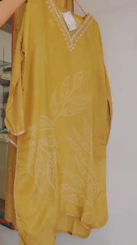 Shimmer Bandhani Crepe